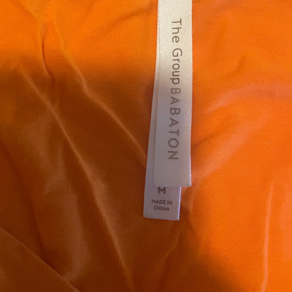 Aritzia the Group by Babaton Foundation V neck in size medium
